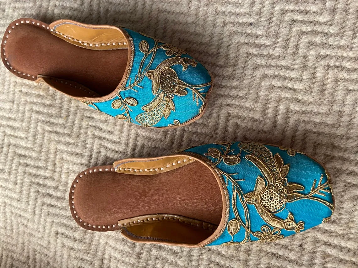 Blue Embroidered Juttis