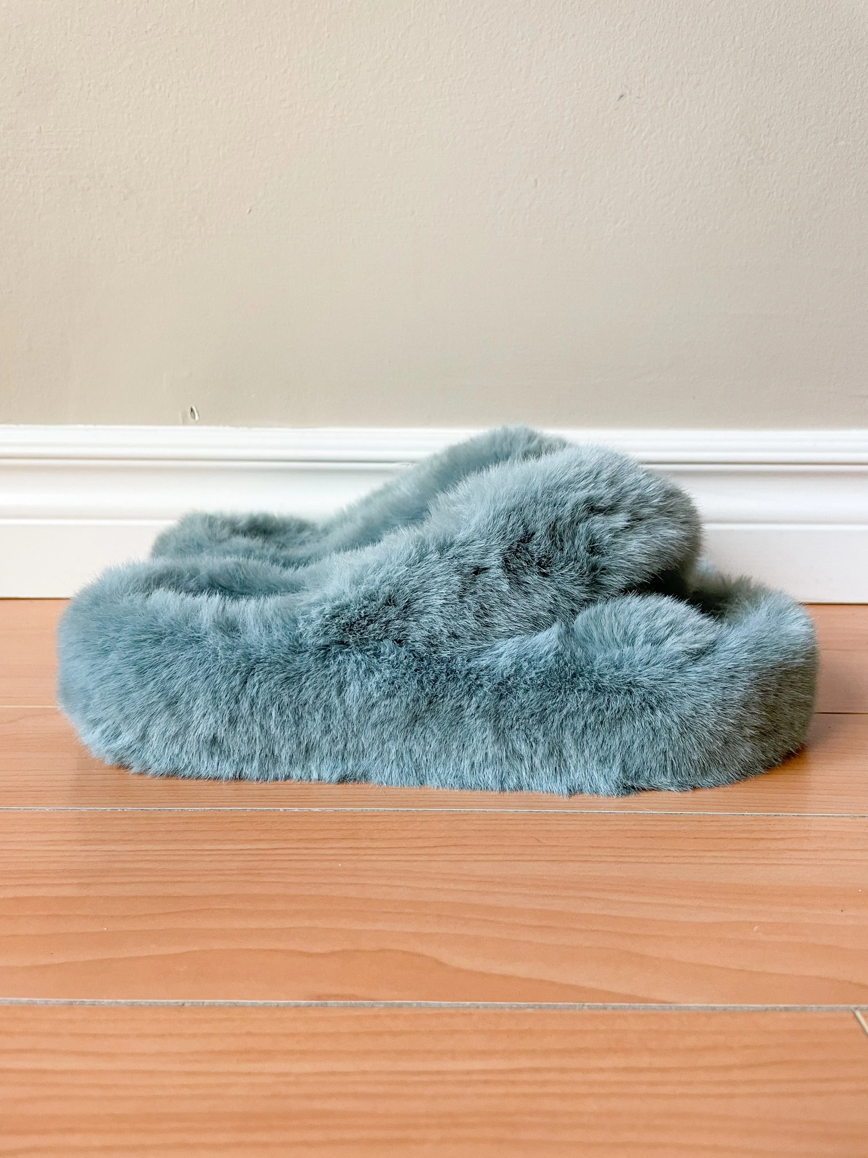 Fuzzy Soft Blue Gray Faux Fur Platform Slippers NWOT - Size 9