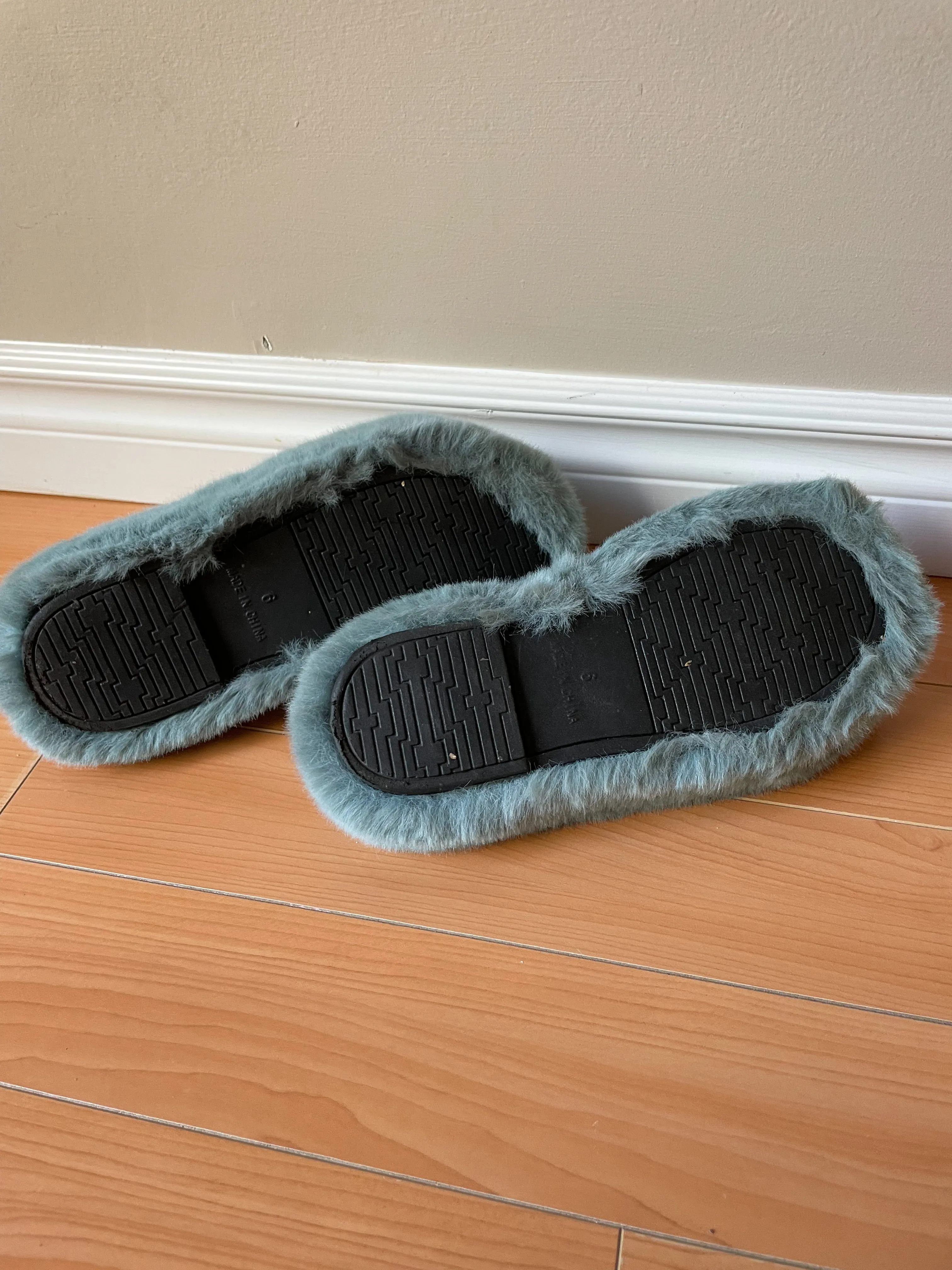 Fuzzy Soft Blue Gray Faux Fur Platform Slippers NWOT - Size 9