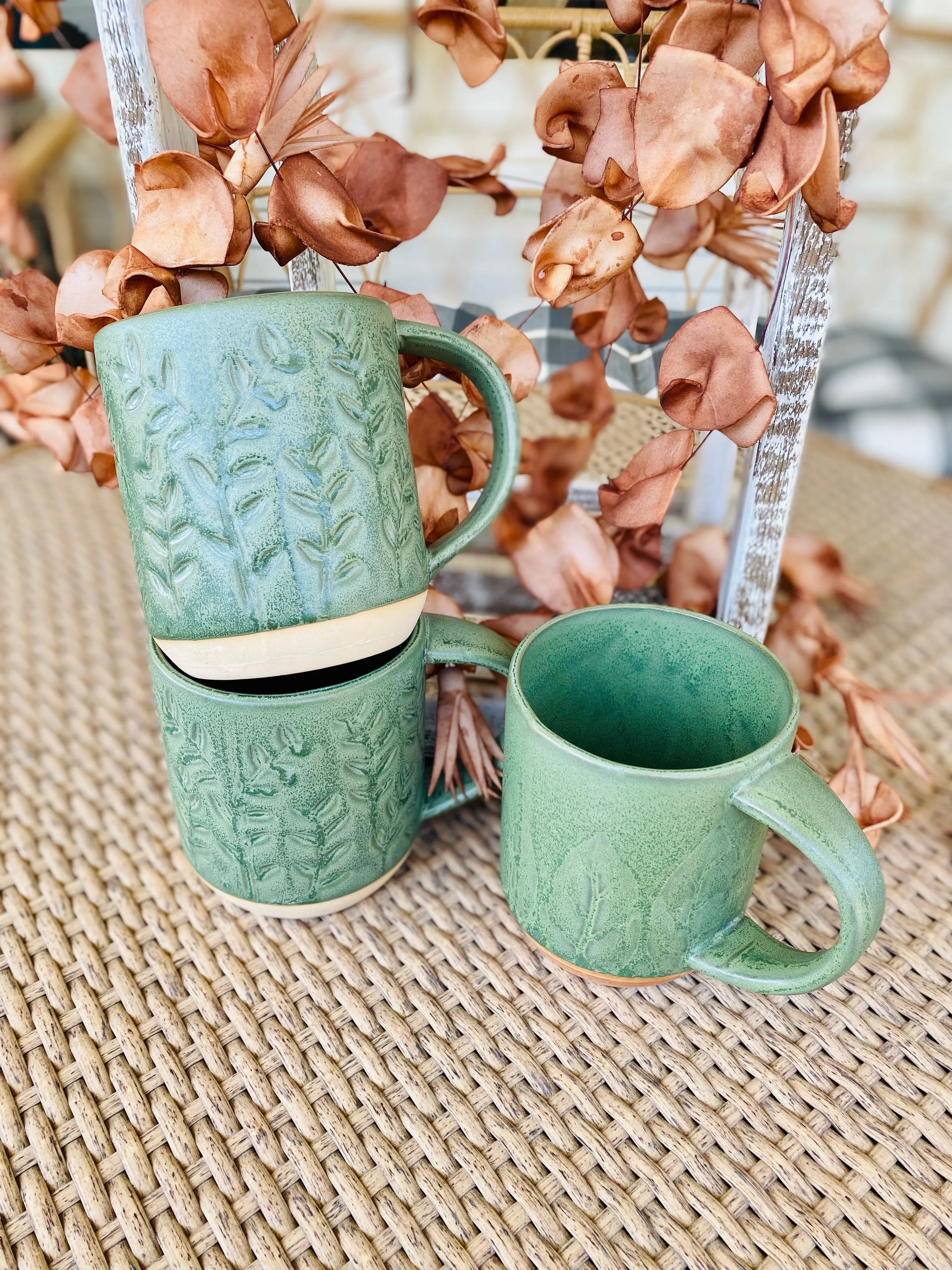 MAGPIE STONEWARE MUG